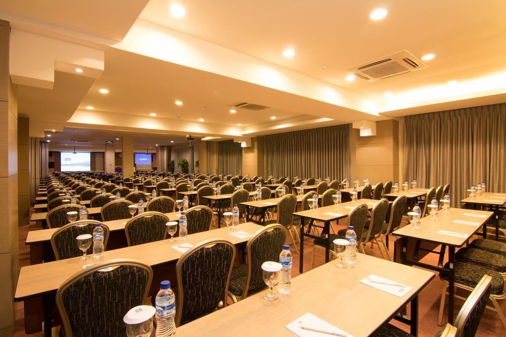 Kuta Central Park Hotel מראה חיצוני תמונה