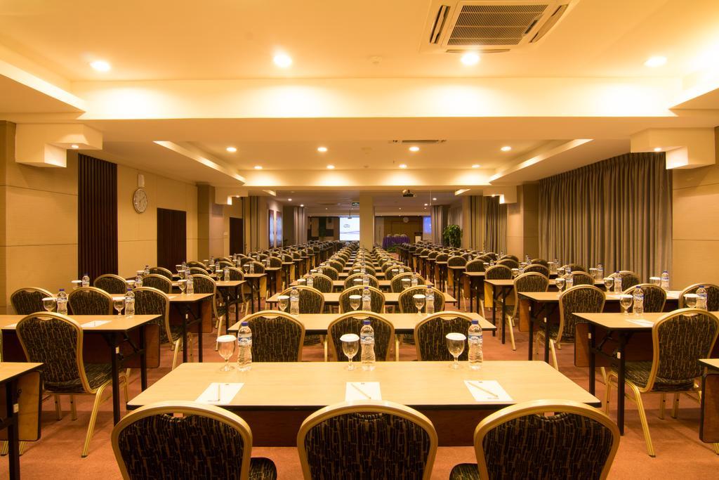 Kuta Central Park Hotel מראה חיצוני תמונה
