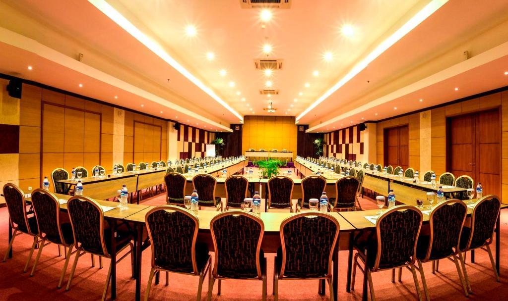 Kuta Central Park Hotel מראה חיצוני תמונה