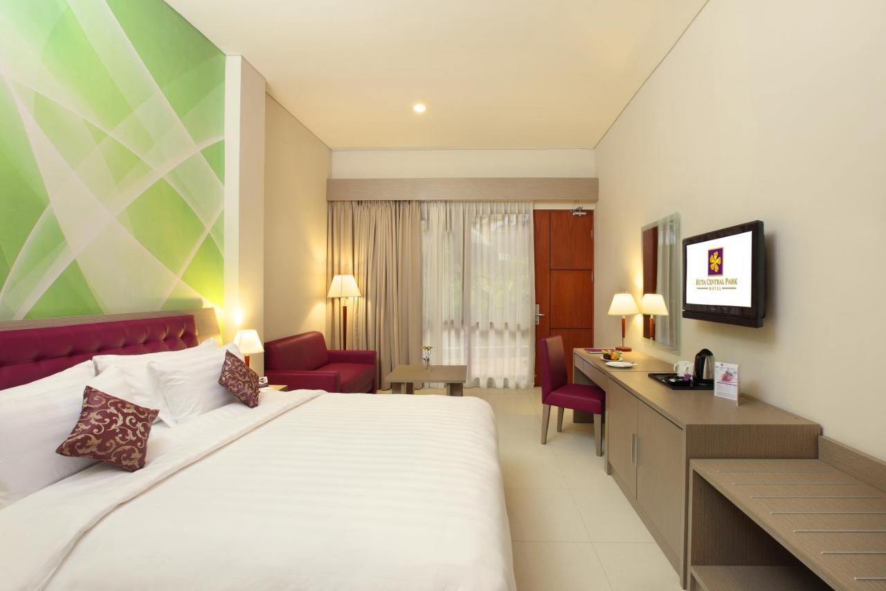 Kuta Central Park Hotel מראה חיצוני תמונה